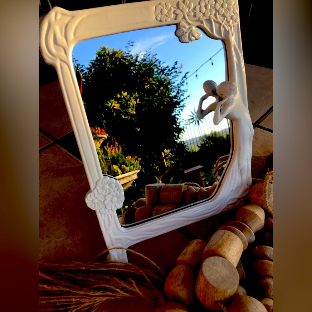 Tabletop stand mirror
